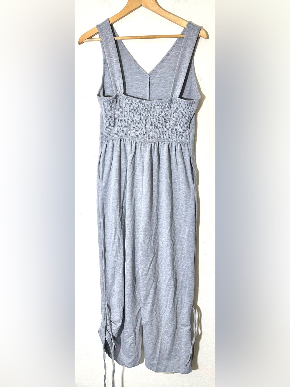 Cupshe Light Gray V-Neck Sleeveless Jumpsuit with Tie Cuffs Wide Leg Sz Small - Picture 3 of 10